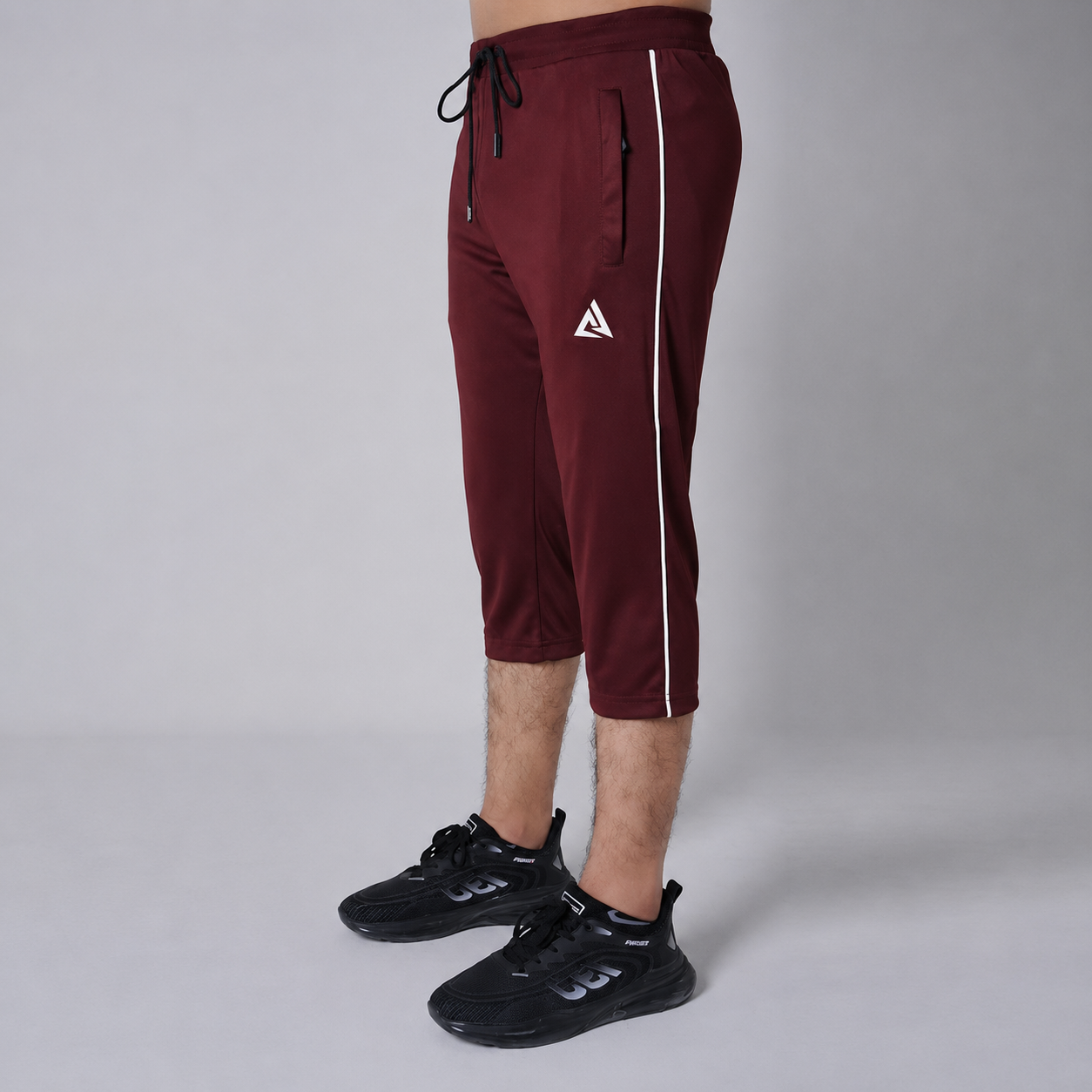 Comfort Fit Maroon 3 Quarter Short