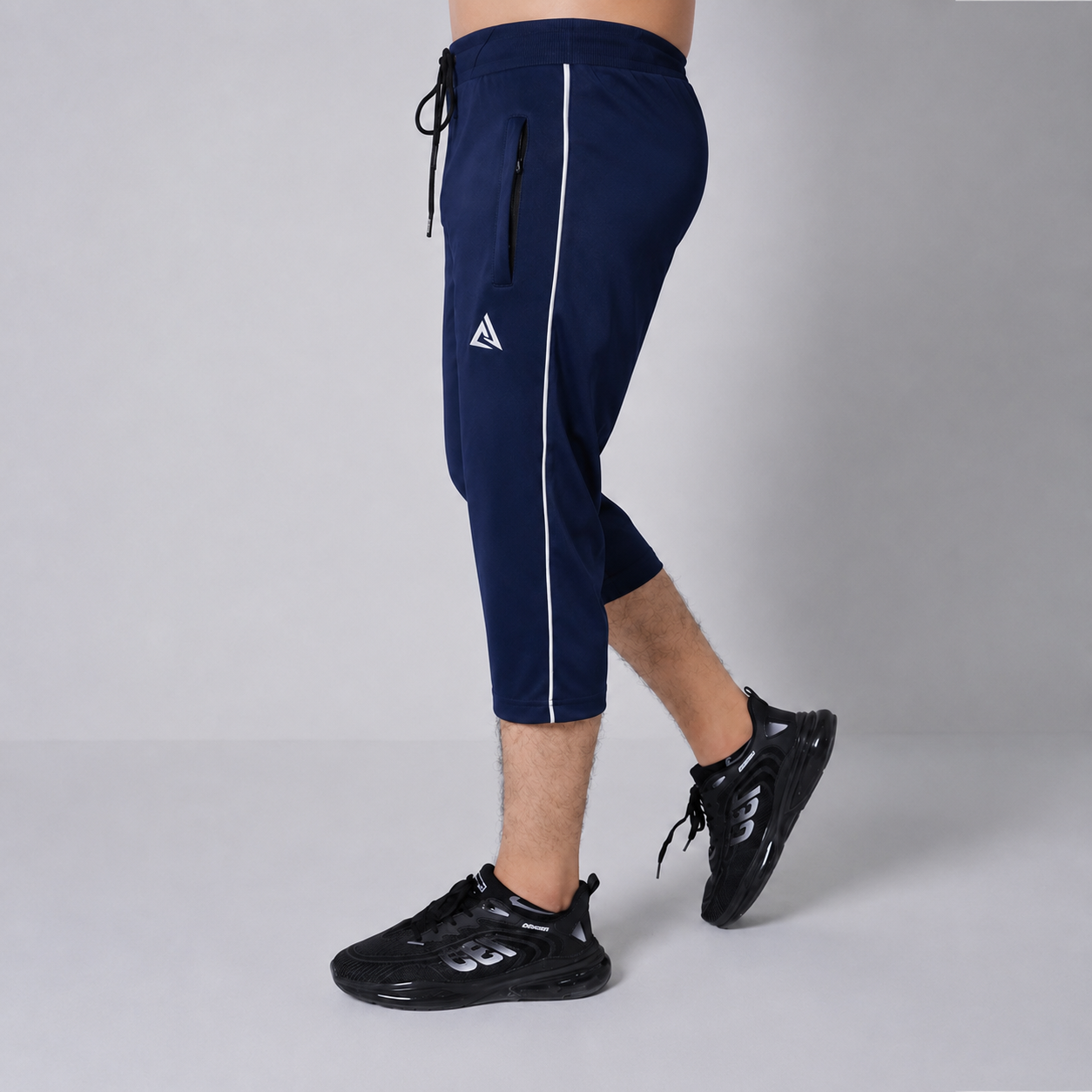 Active Motion Navy 3 Quarter Short